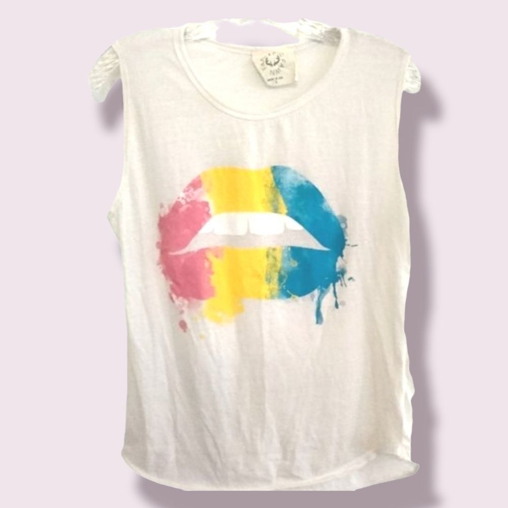 Fantastic Fawn Sleeveless Tee Shirt Size S White Pink Yellow & Blue Lip Graphic